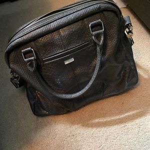 Women’s 31 hand/shoulder carry purse